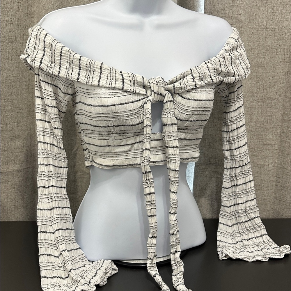 MAJORELLE Off-Shoulder Top - Picture 6 of 9